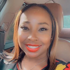 Meet your Posher, Tee